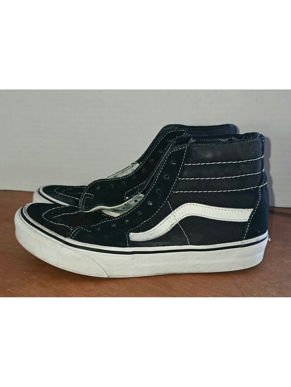 Vans classic black and white skate high top shoe men's size 6 women's size 7.5